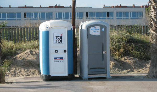 WC qu&iacute;mics instal&middot;lats al passeig mar&iacute;tim de Gav&agrave; Mar (davant del CEIP Gav&agrave; Mar) el juny de 2008
